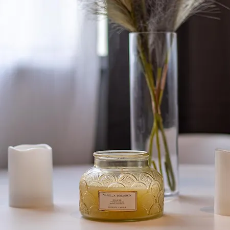 Eiffel Elegance - Stylish